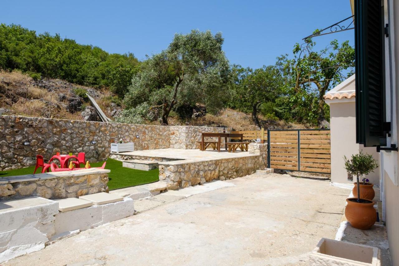 Villa Koukoutsa House With Swimming Pool Corfu Sokraki à Sokrákion Extérieur photo